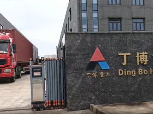 發往南美洲的PE69和4臺PE2510鄂式破碎機第一車出發！